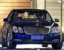 Mit der Modellpflege zeigen sich die Maybach Limousinen noch souveräner und mit markanter Ausstrahlung. Ihren Ausnahmestatus betont vor allem der neue dominante Chrom-Kühlergrill, der aufwändig in zwei Varianten gefertigt wird. Foto: Daimler/Auto-Reporter